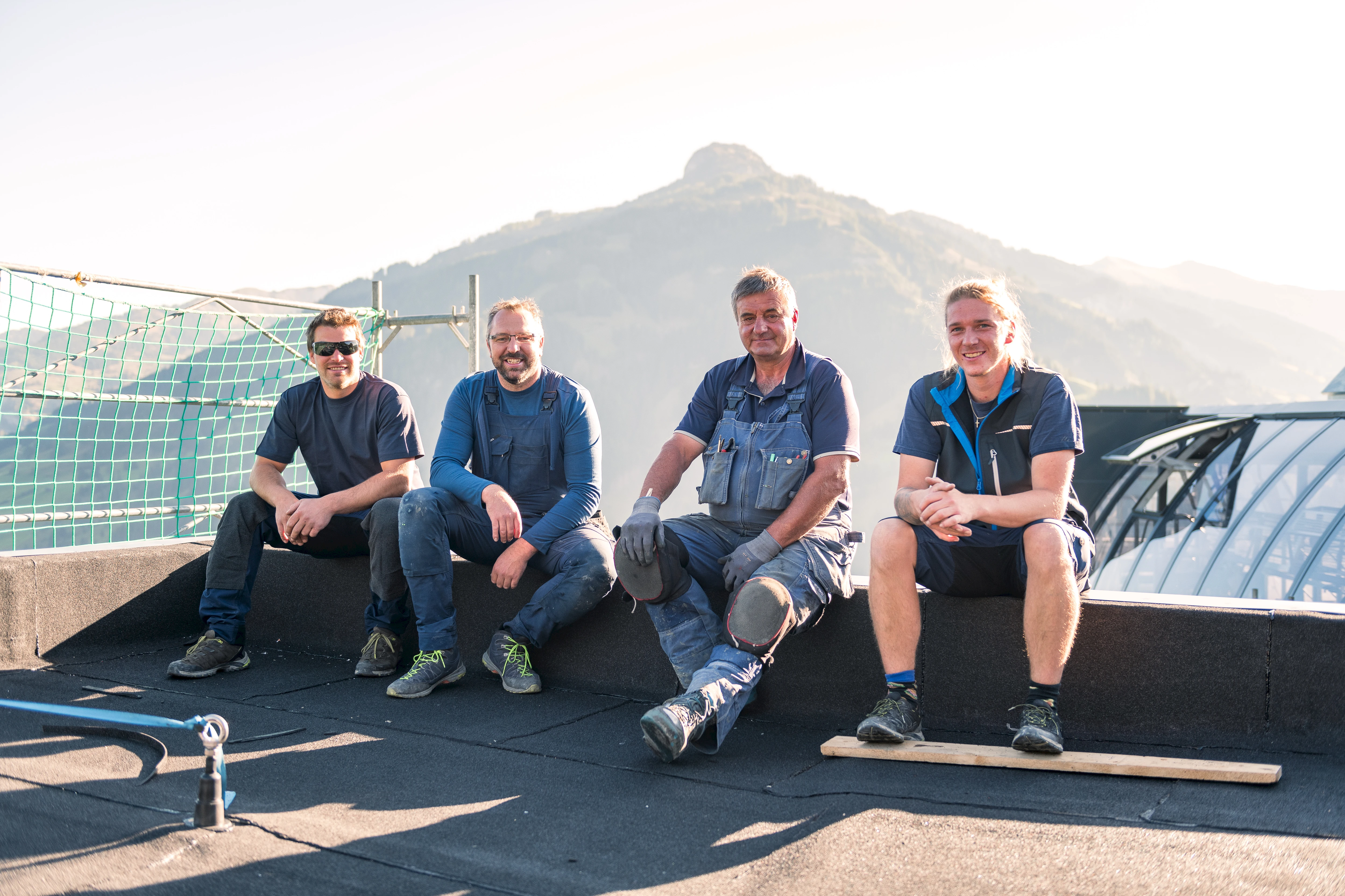 Dachdecker von Dach Heigl machen eine kurze Pause © Agentur Tintifax