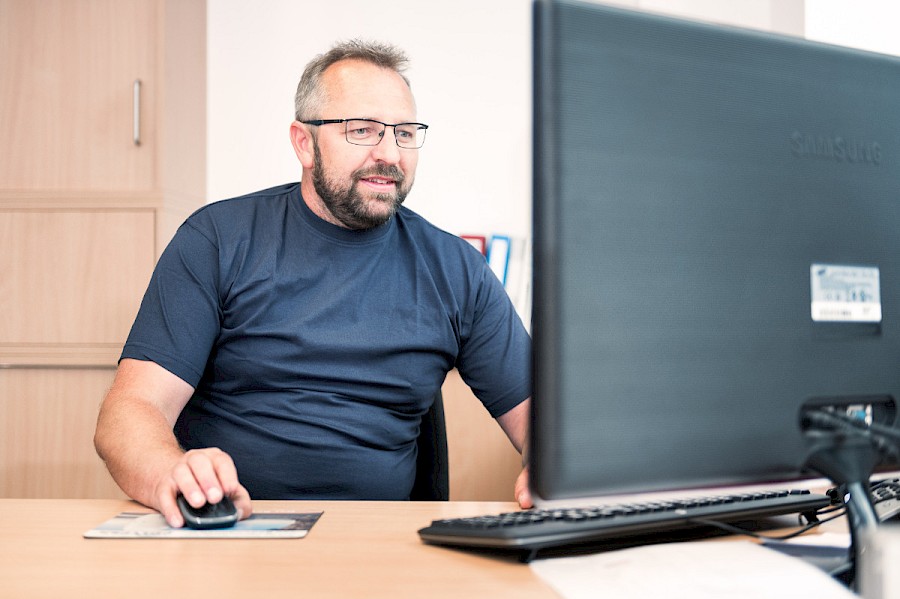 Installateurmeister Josef Schaidreiter plant alles um die Installationen © Agentur Tintifax